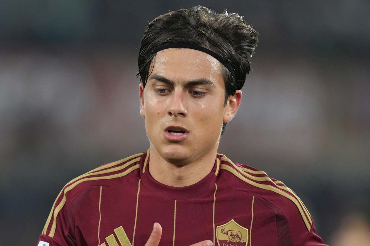 Dybala in campo con la Roma