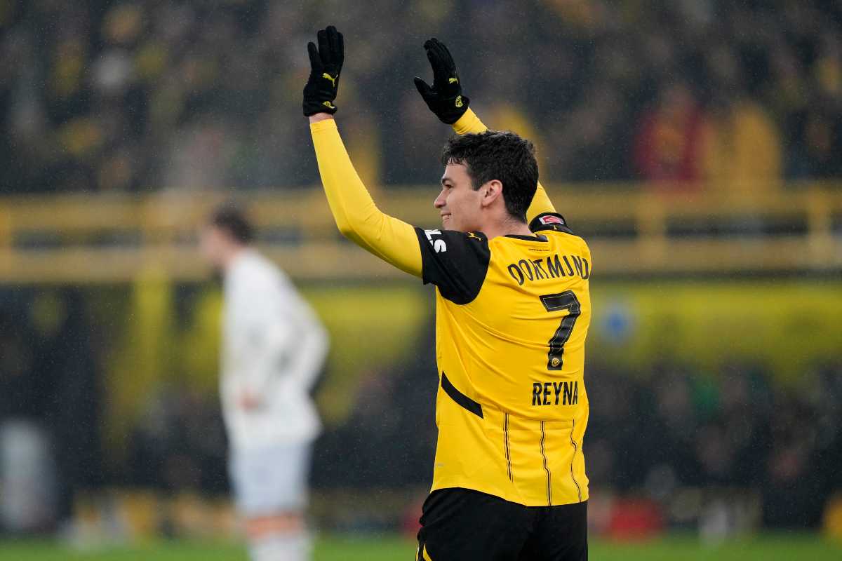 Giovanni Reyna esulta dopo un gol con il Borussia Dortmund