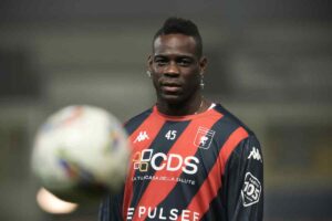 Mario Balotelli lascia il Genoa e firma in Serie A