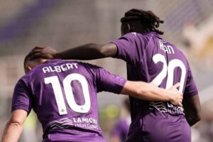 Gudmundsson e Kean in campo esultano