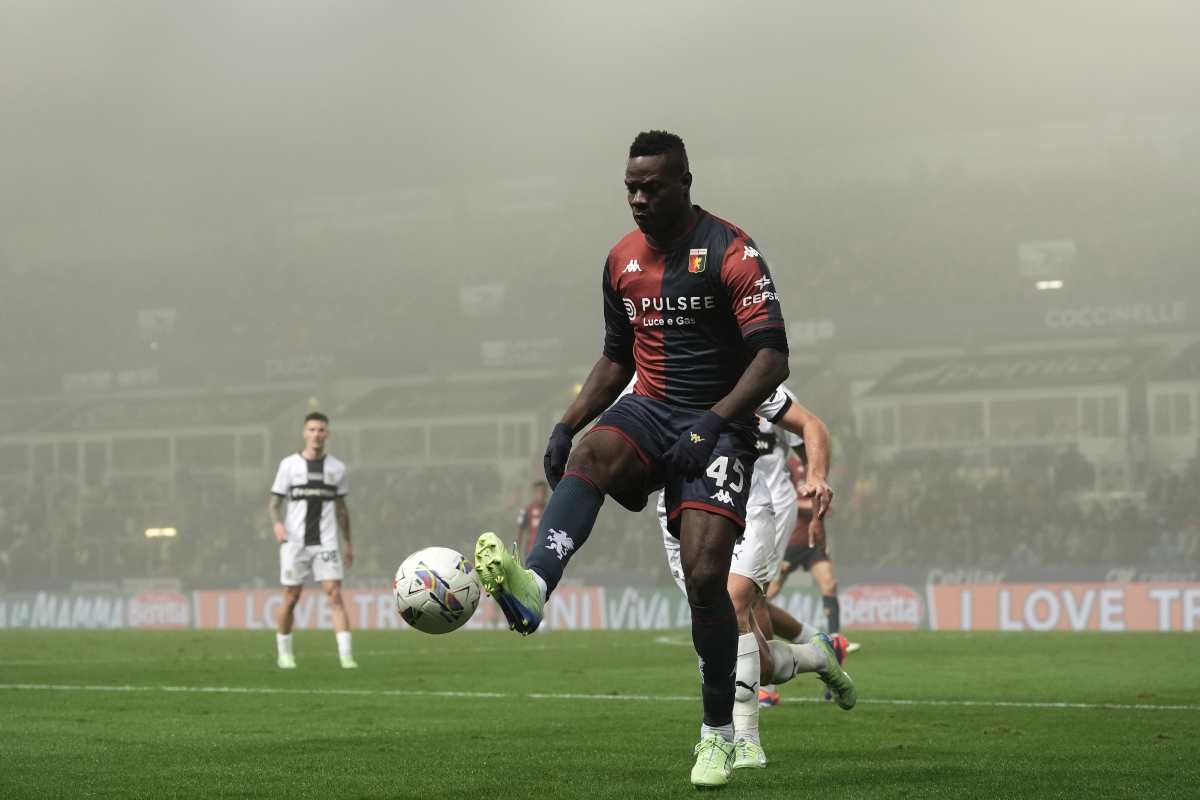 balotelli durante parma genoa