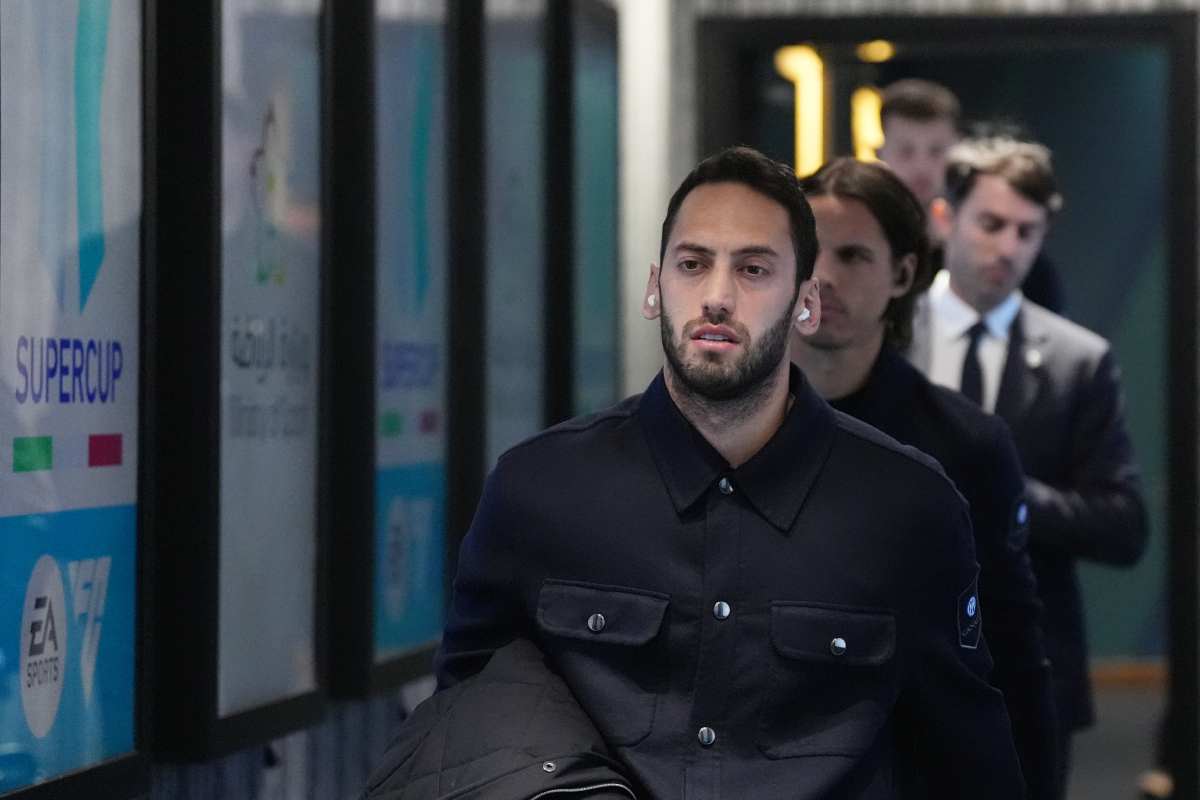 Calhanoglu lascia l'Inter